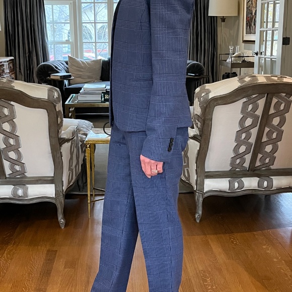 Size 4 Hugo Boss Blue Suit - Picture 5 of 7